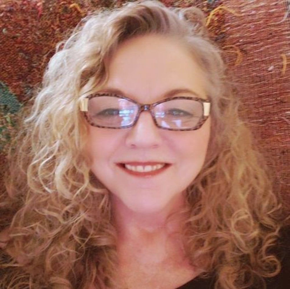 Meet your Posher, Crystal